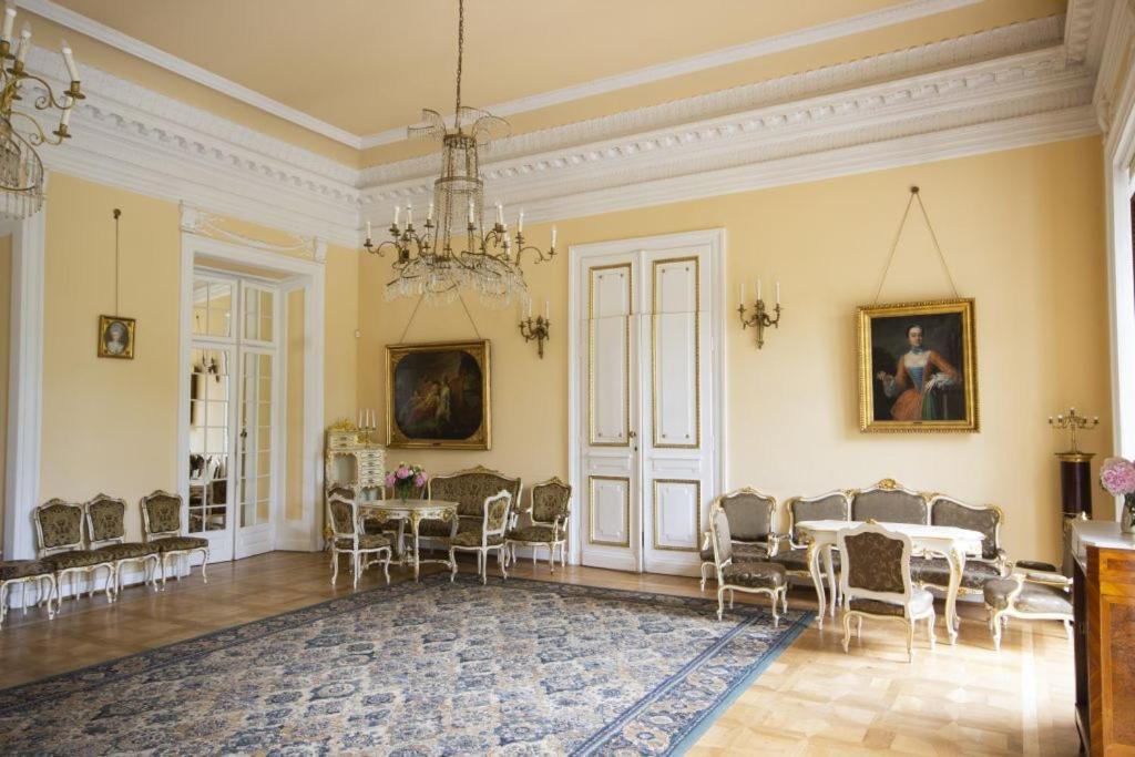 Hotel Butikowy Palac Jablonna Екстериор снимка