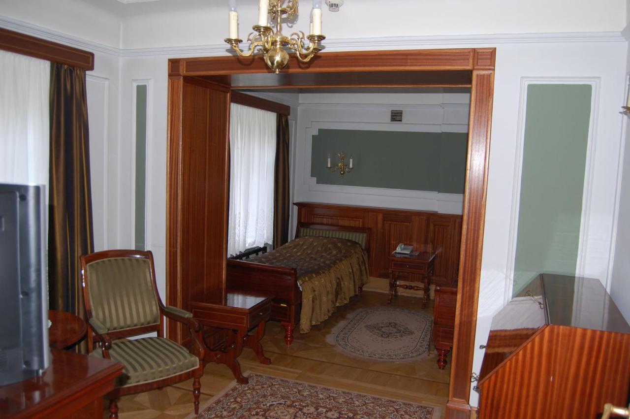 Hotel Butikowy Palac Jablonna Екстериор снимка
